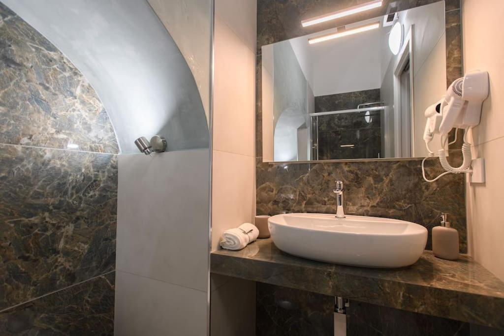 Alessia Holiday House 90Mq Salerno Centro 外观 照片