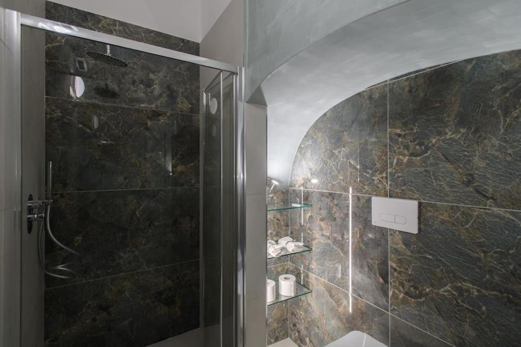 Alessia Holiday House 90Mq Salerno Centro 外观 照片