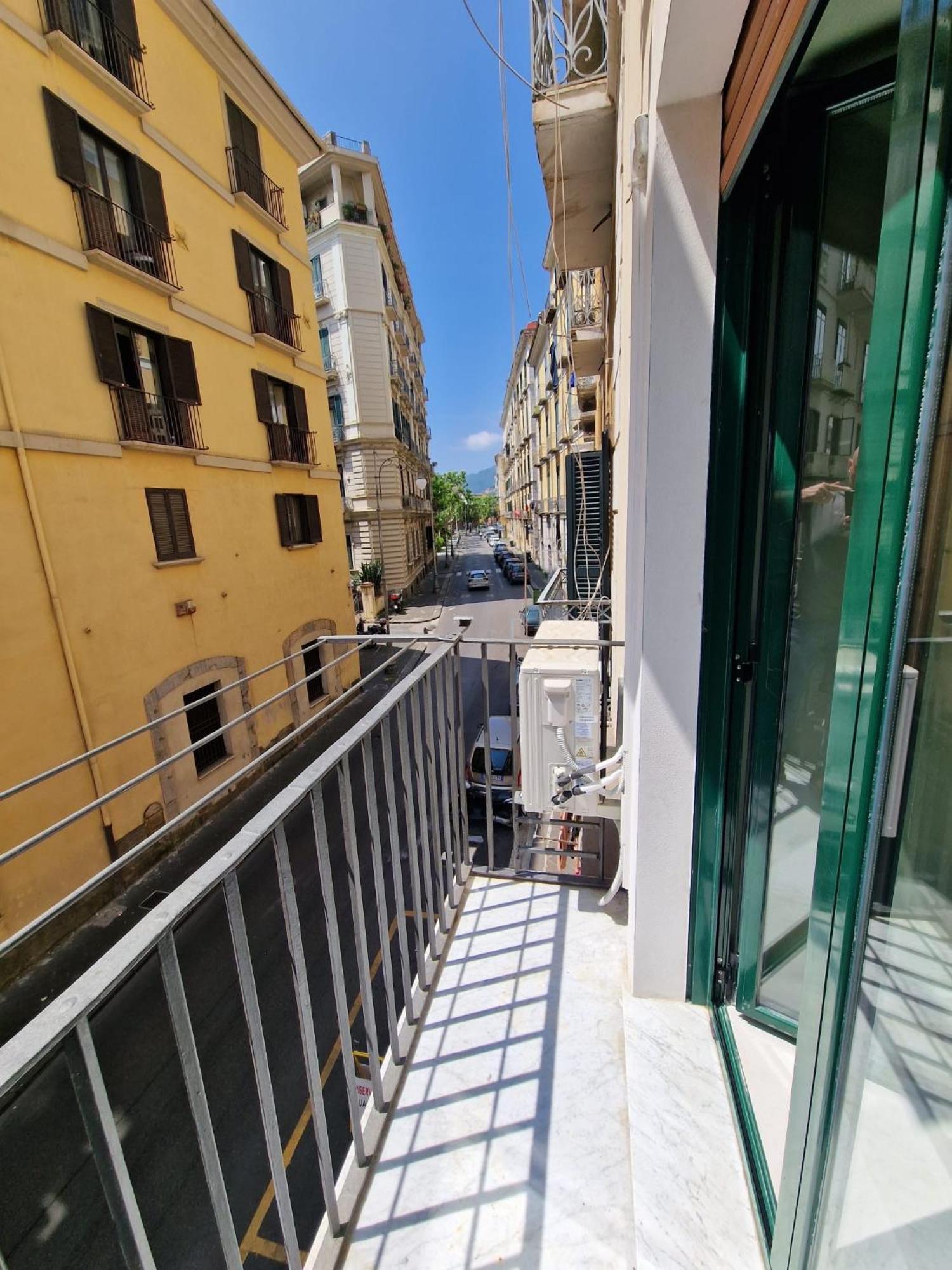 Alessia Holiday House 90Mq Salerno Centro 外观 照片